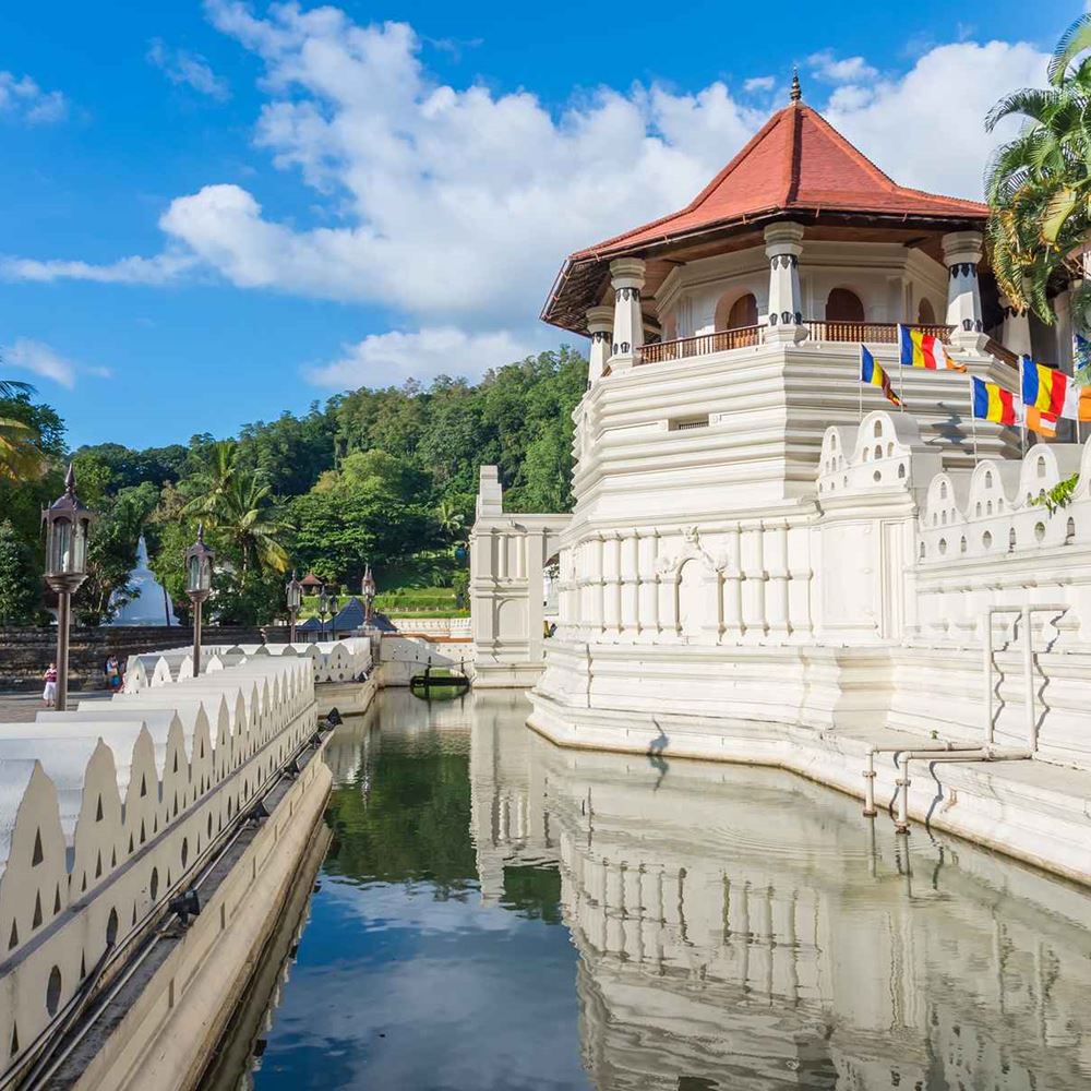 Secrets Sri Lanka Kandy Temple De La Dent Shutterstock 376191190
